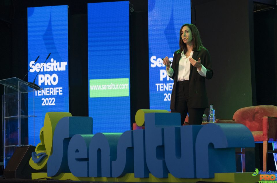 Angélica Guillén en su ponencia para SENSITUR PRO TENERIFE 2022